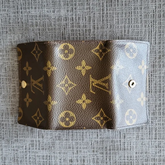 Louis Vuitton 6-Ring Key Holder - Picture 2 of 14